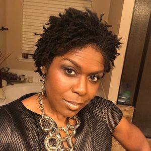 Meet your Posher, Monique